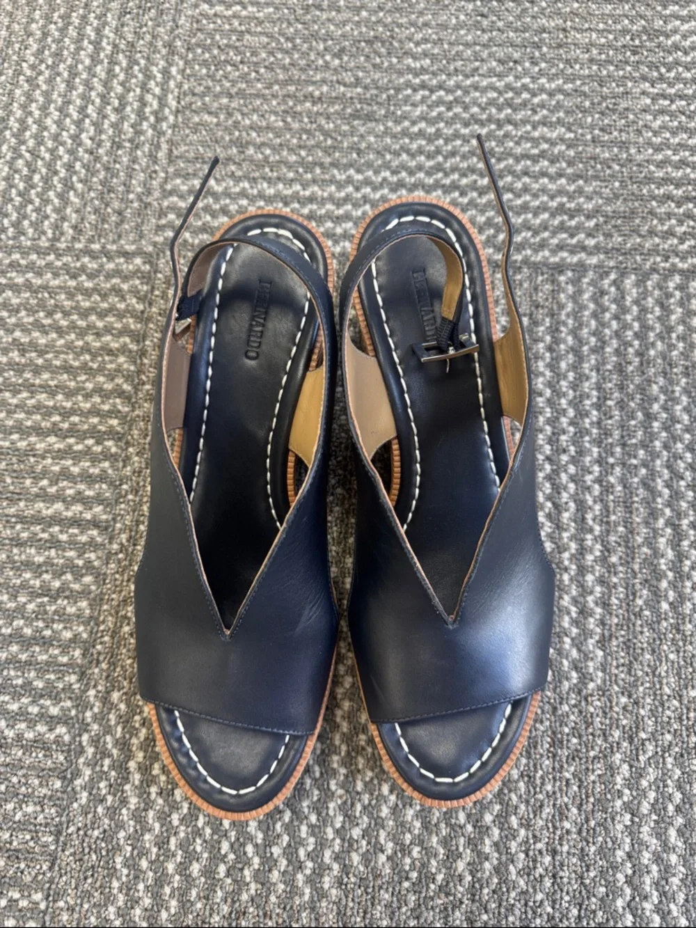 Bernardo Kuarta Wedge Sandal in Navy Calf Leather, size 10